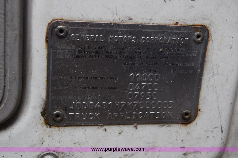 image for item L2552 1989 GMC W4 box truck