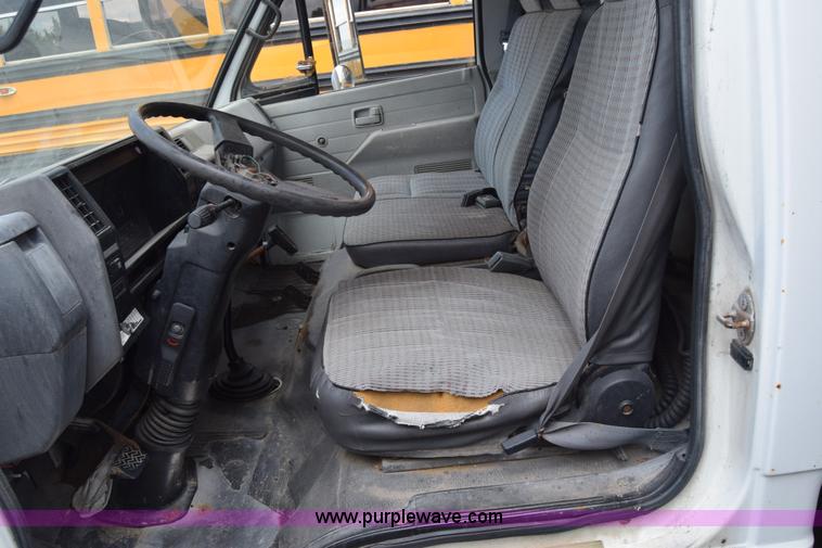 image for item L2552 1989 GMC W4 box truck