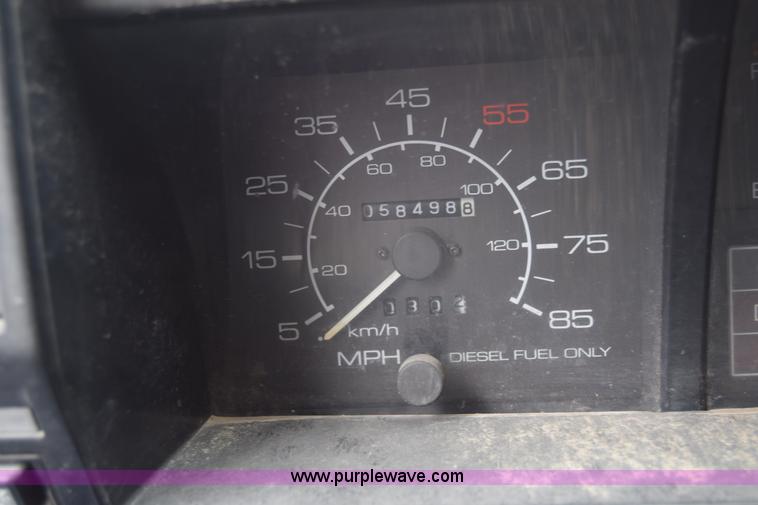 image for item L2552 1989 GMC W4 box truck