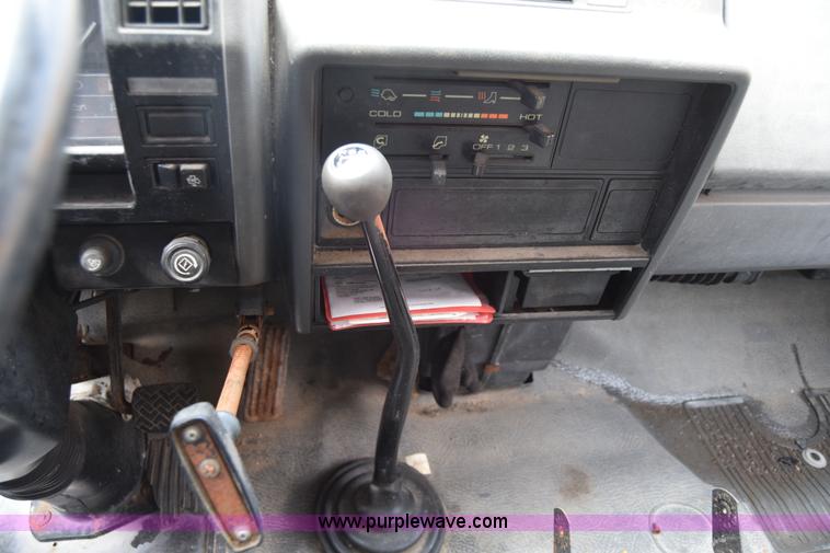 image for item L2552 1989 GMC W4 box truck