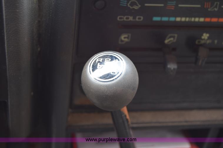 image for item L2552 1989 GMC W4 box truck