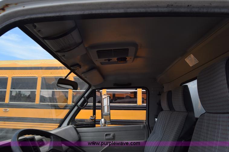 image for item L2552 1989 GMC W4 box truck