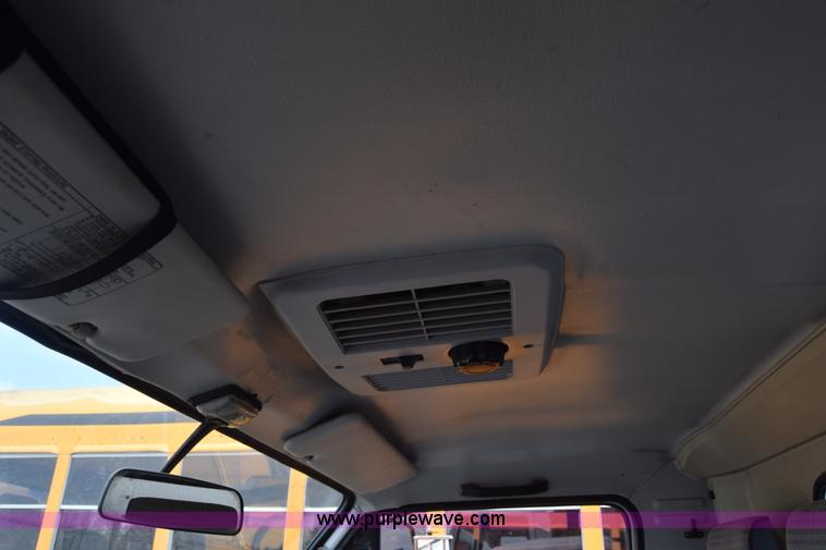 image for item L2552 1989 GMC W4 box truck