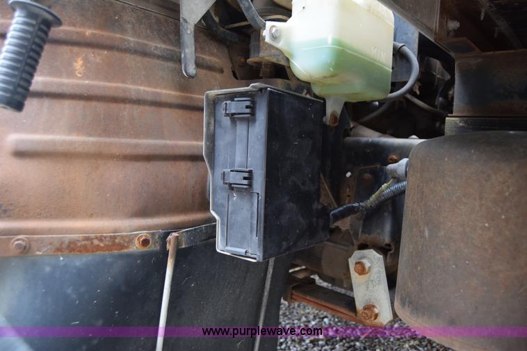 image for item L2552 1989 GMC W4 box truck