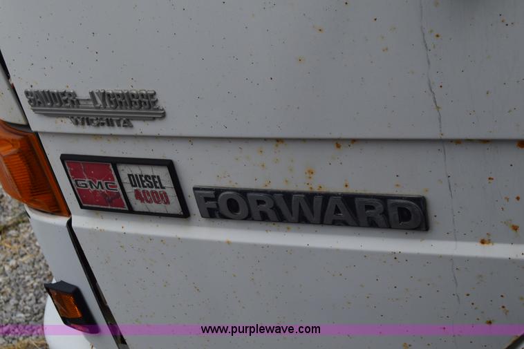 image for item L2552 1989 GMC W4 box truck