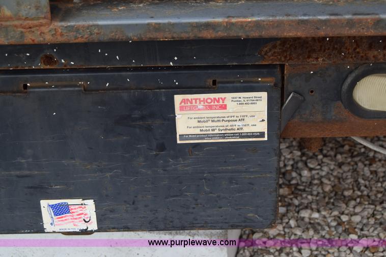 image for item L2552 1989 GMC W4 box truck