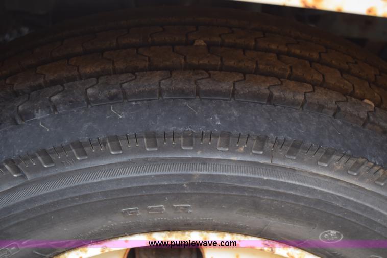 image for item L2552 1989 GMC W4 box truck