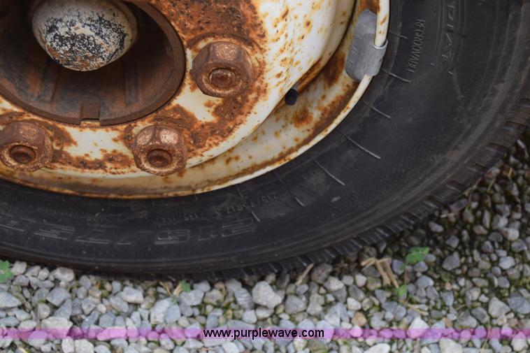 image for item L2552 1989 GMC W4 box truck