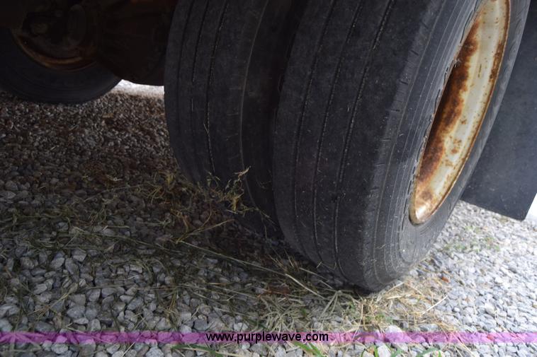 image for item L2552 1989 GMC W4 box truck