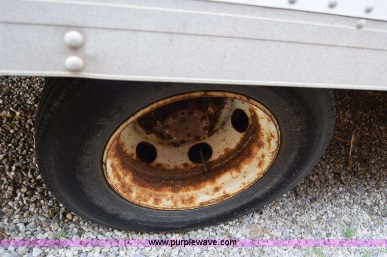 image for item L2552 1989 GMC W4 box truck