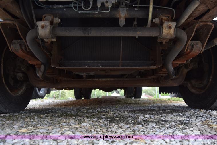 image for item L2552 1989 GMC W4 box truck