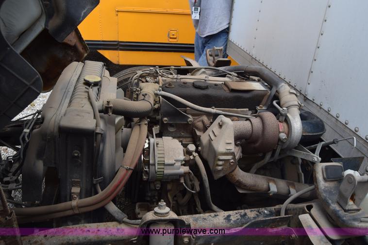 image for item L2552 1989 GMC W4 box truck