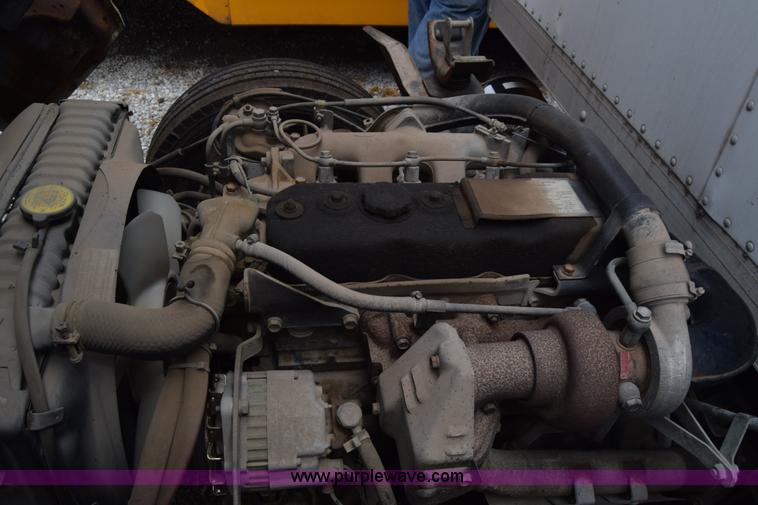 image for item L2552 1989 GMC W4 box truck