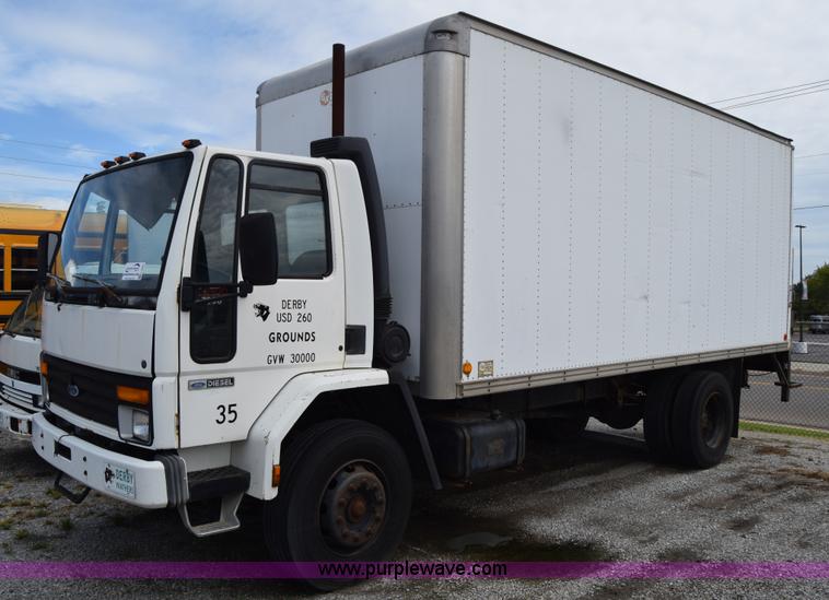 image for item L2553 1988 Ford 7000 box truck