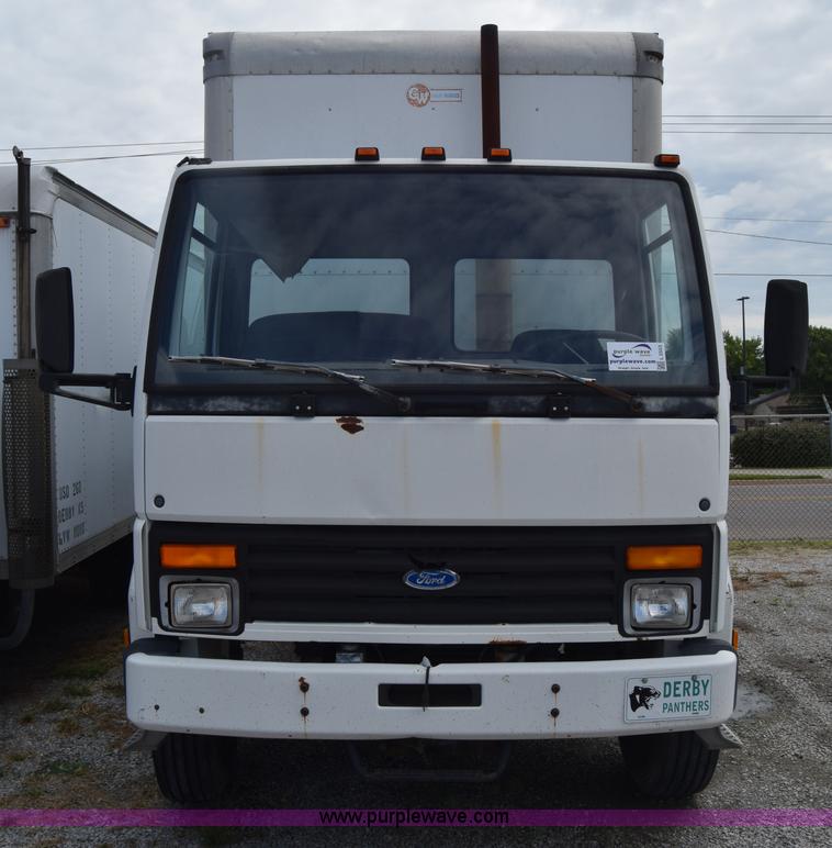 image for item L2553 1988 Ford 7000 box truck