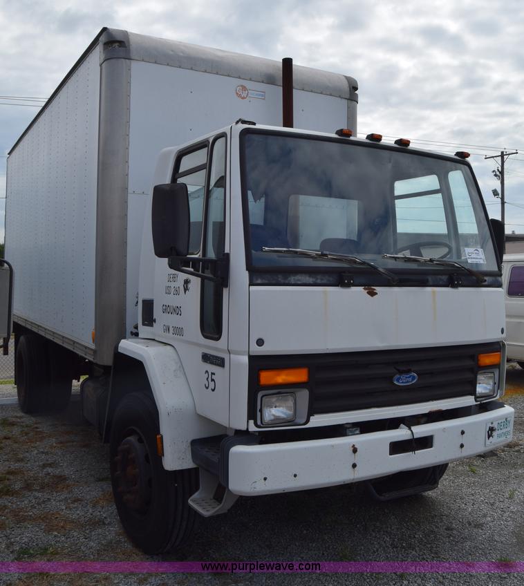 image for item L2553 1988 Ford 7000 box truck