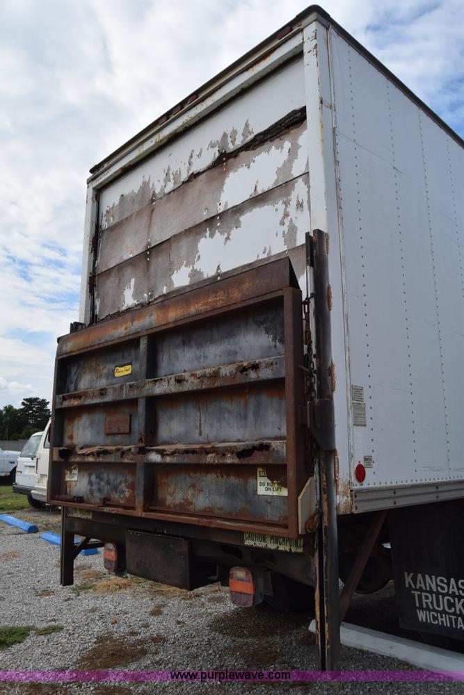 image for item L2553 1988 Ford 7000 box truck