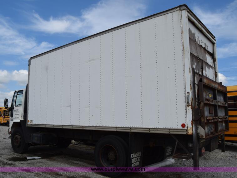 image for item L2553 1988 Ford 7000 box truck