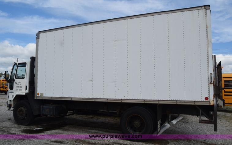 image for item L2553 1988 Ford 7000 box truck