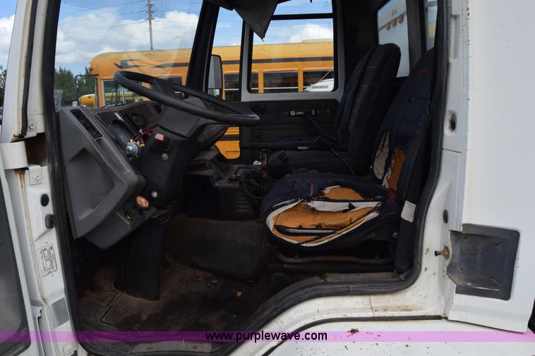 image for item L2553 1988 Ford 7000 box truck