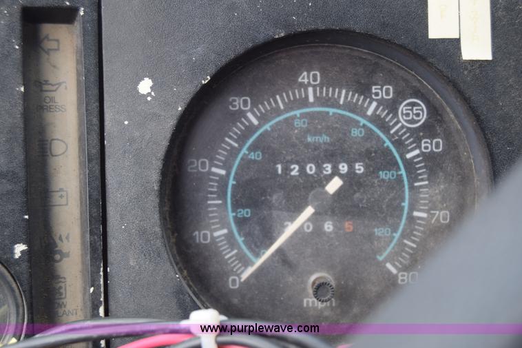 image for item L2553 1988 Ford 7000 box truck