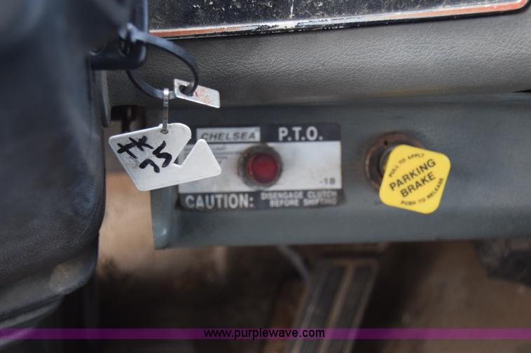 image for item L2553 1988 Ford 7000 box truck