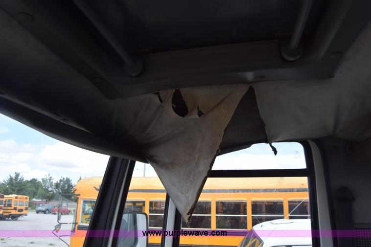 image for item L2553 1988 Ford 7000 box truck