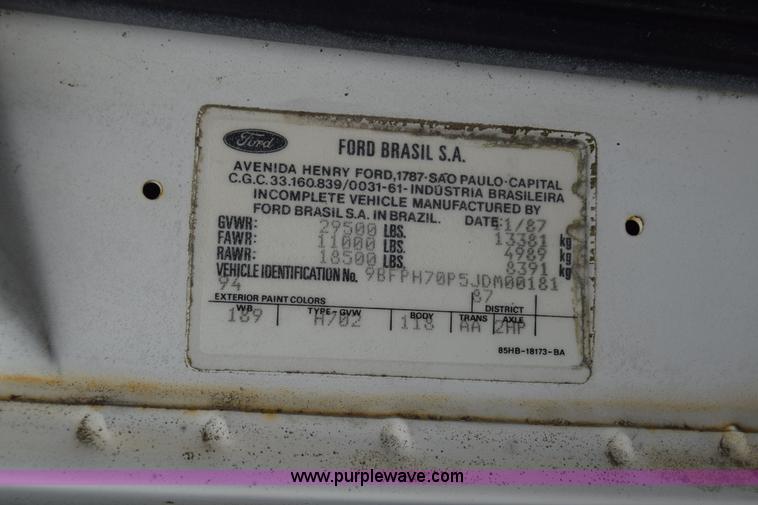 image for item L2553 1988 Ford 7000 box truck