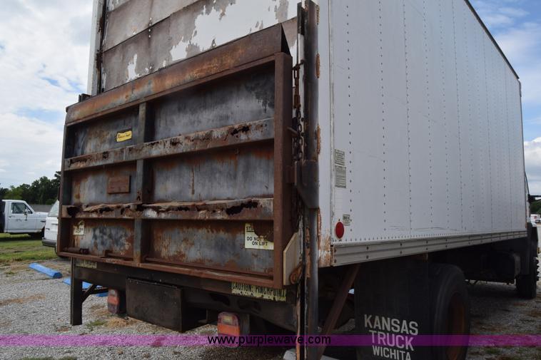 image for item L2553 1988 Ford 7000 box truck