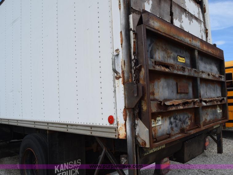 image for item L2553 1988 Ford 7000 box truck