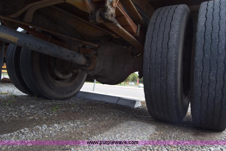 image for item L2553 1988 Ford 7000 box truck