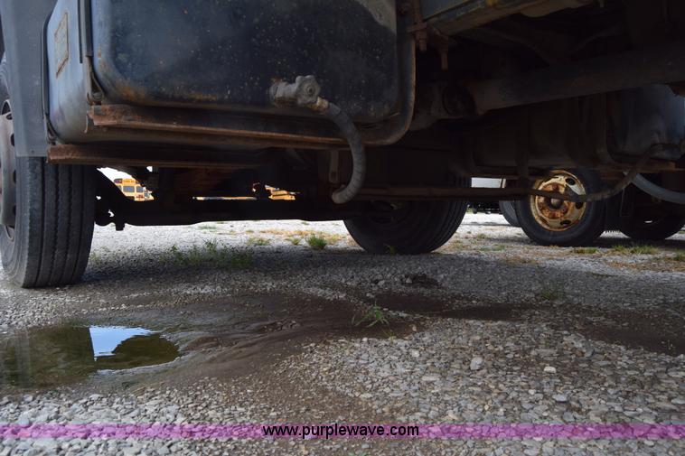 image for item L2553 1988 Ford 7000 box truck