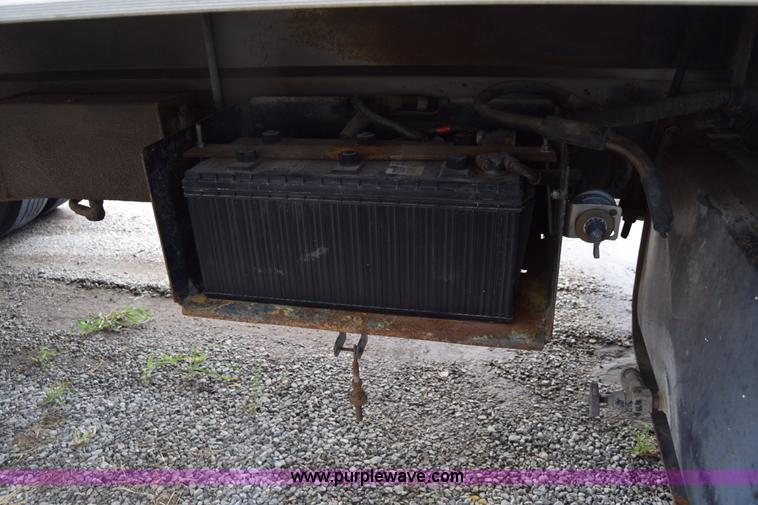 image for item L2553 1988 Ford 7000 box truck