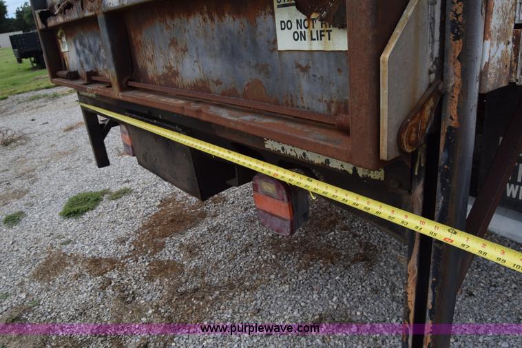 image for item L2553 1988 Ford 7000 box truck