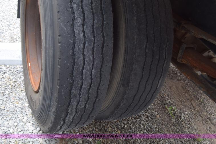 image for item L2553 1988 Ford 7000 box truck