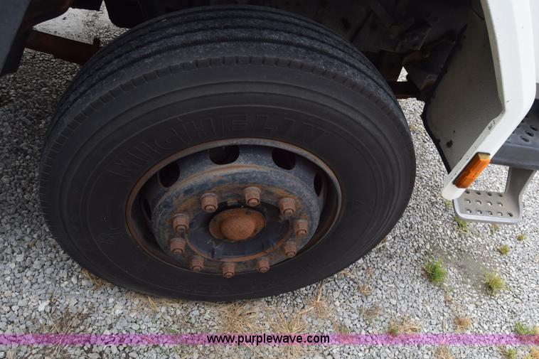 image for item L2553 1988 Ford 7000 box truck