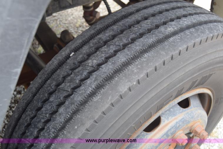 image for item L2553 1988 Ford 7000 box truck