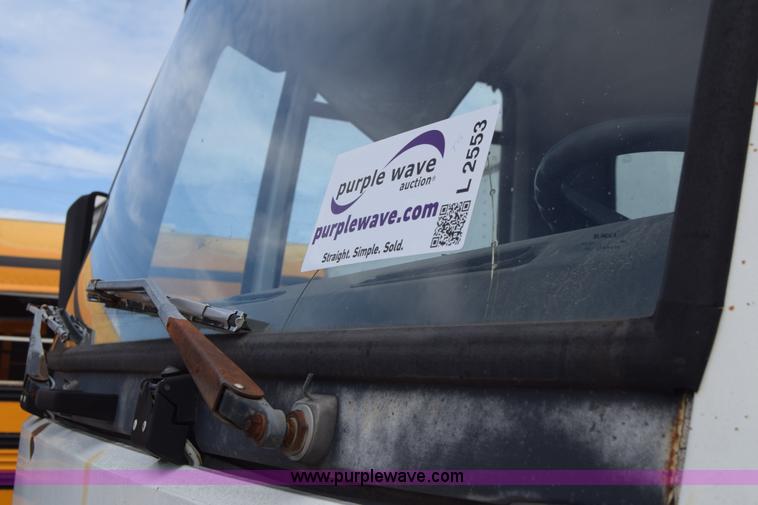 image for item L2553 1988 Ford 7000 box truck