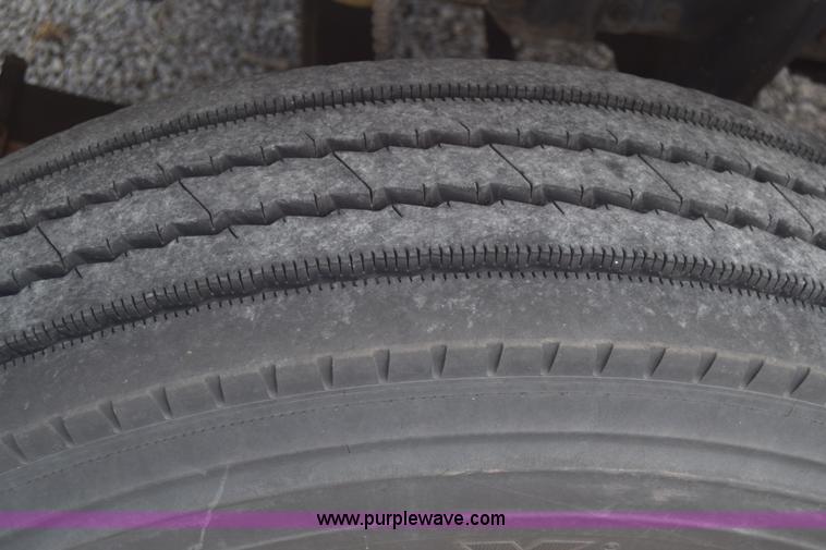 image for item L2553 1988 Ford 7000 box truck