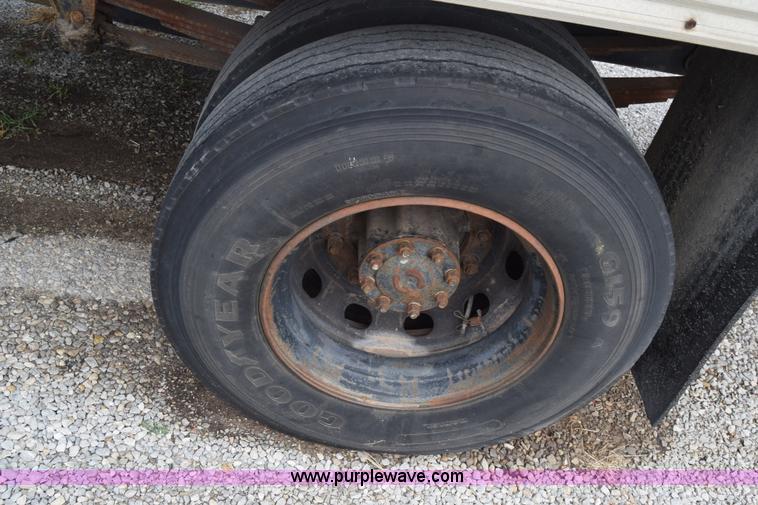 image for item L2553 1988 Ford 7000 box truck