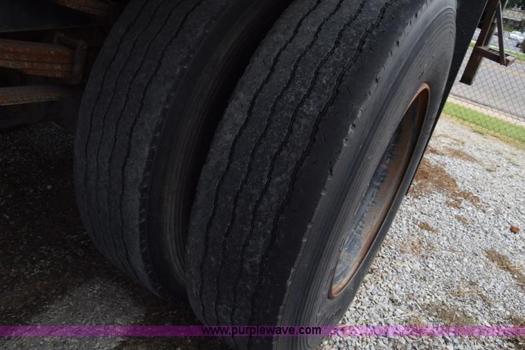 image for item L2553 1988 Ford 7000 box truck