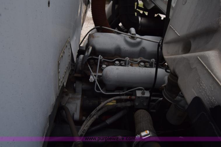 image for item L2553 1988 Ford 7000 box truck