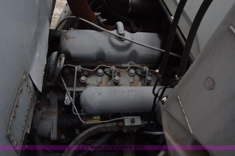 image for item L2553 1988 Ford 7000 box truck