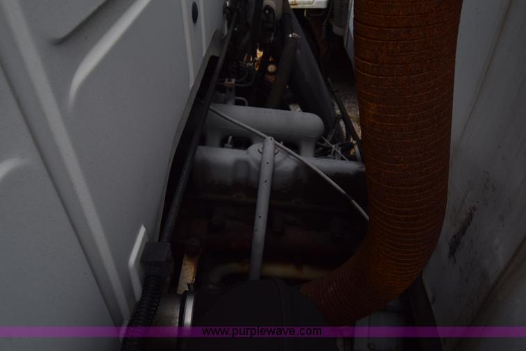 image for item L2553 1988 Ford 7000 box truck