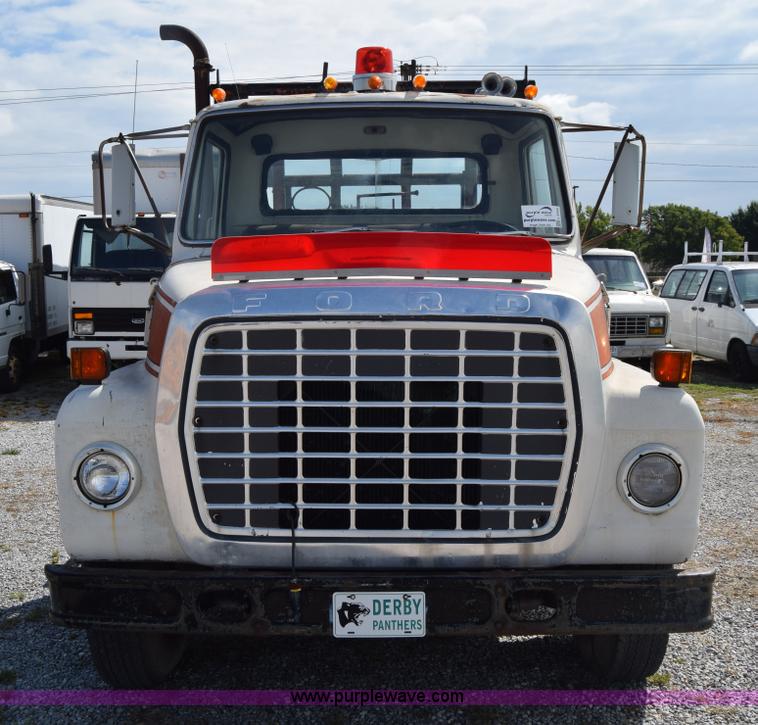 image for item L2554 1978 Ford 7000 flatbed truck