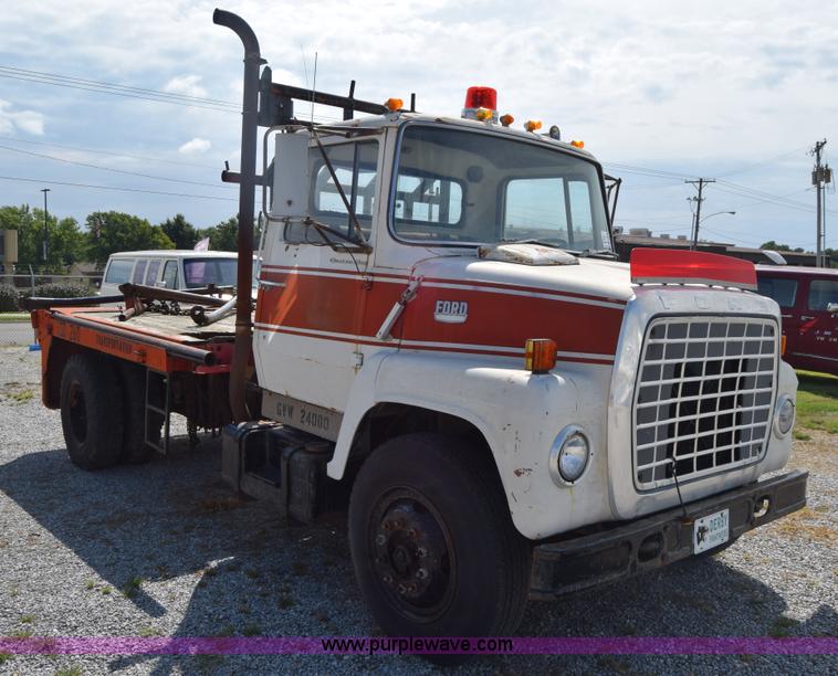 image for item L2554 1978 Ford 7000 flatbed truck
