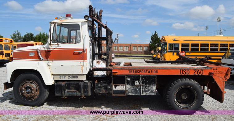 image for item L2554 1978 Ford 7000 flatbed truck