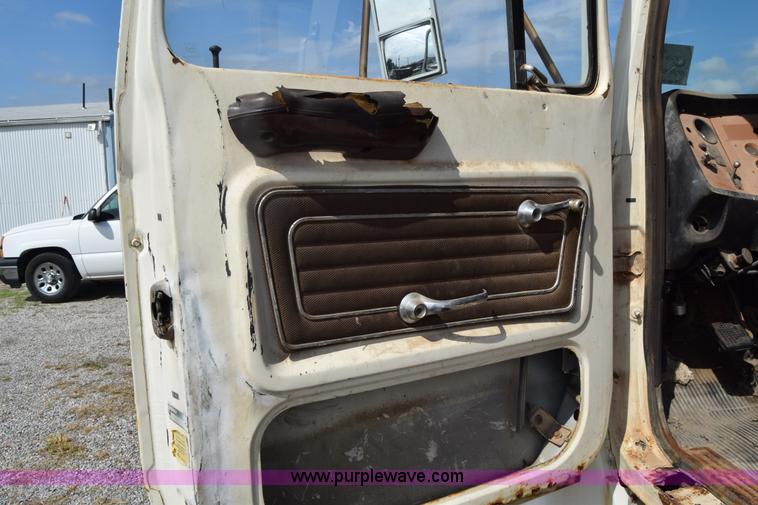 image for item L2554 1978 Ford 7000 flatbed truck