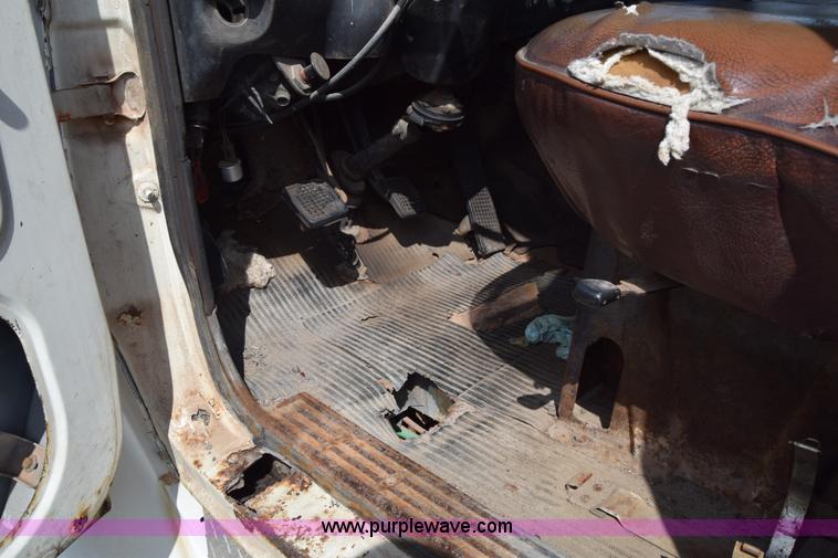 image for item L2554 1978 Ford 7000 flatbed truck