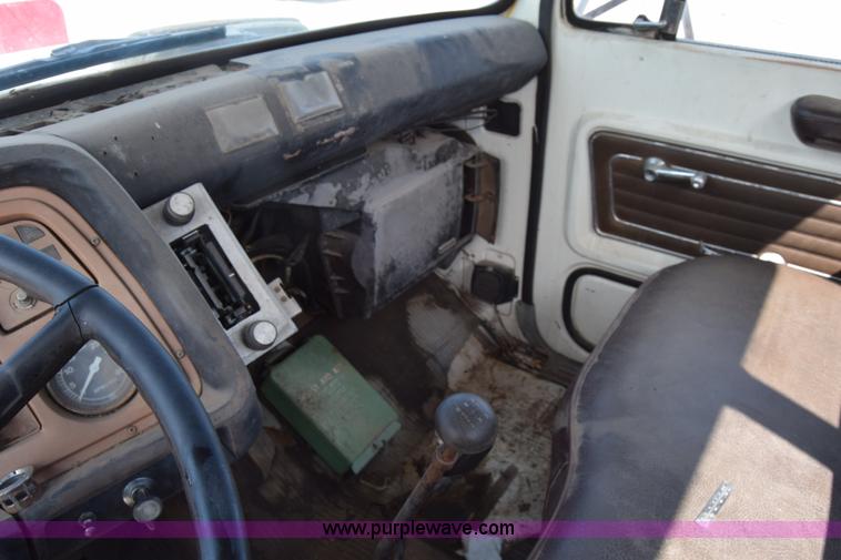 image for item L2554 1978 Ford 7000 flatbed truck